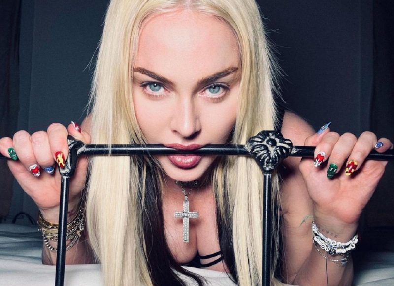 Мадонна оголила грудь в новой фотосессии | РБК Украина