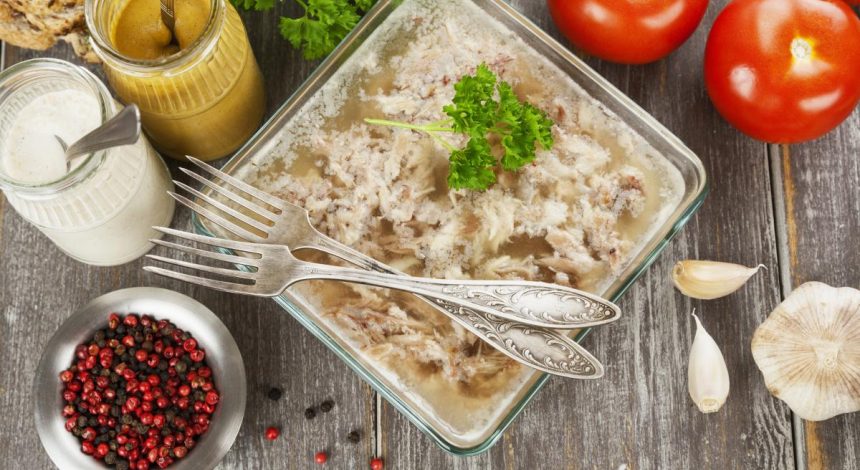 Рецепт холодца из свинины и курицы: 3 беспроигрышных варианта, мнение диетолога о блюде