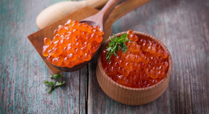 Деликатес своими руками: как вкусно засолить любую икру