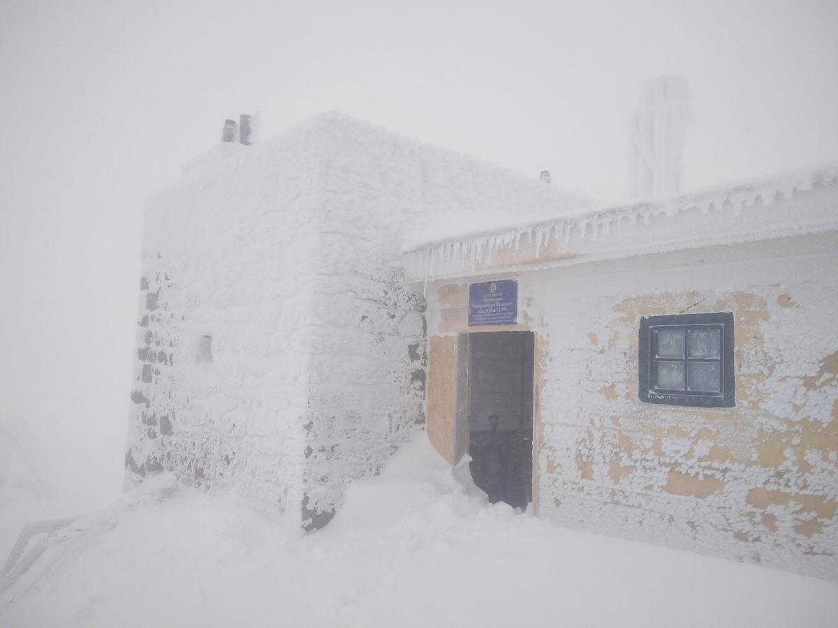 В Карпатах продолжаются снегопады / фото Черногорский горный поисково-спасательный пост