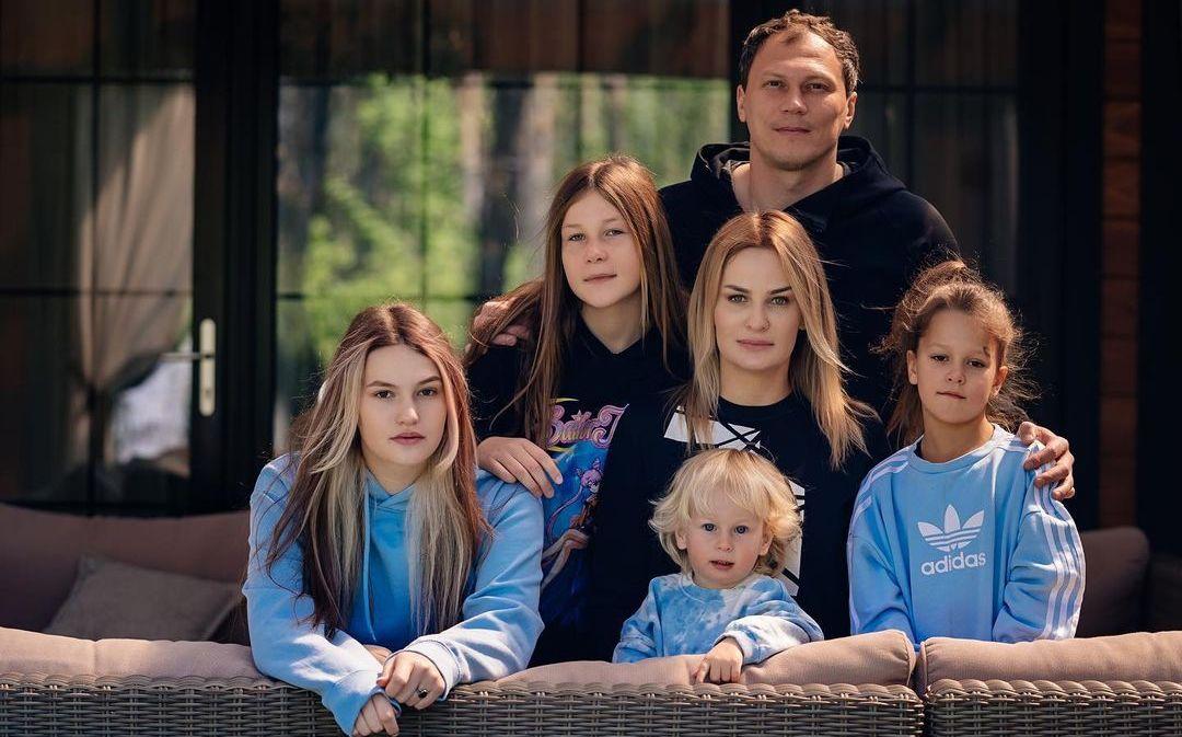 Андрій і Юлія Пятови виховують чотирьох дітей / фото instagram.com/piatova