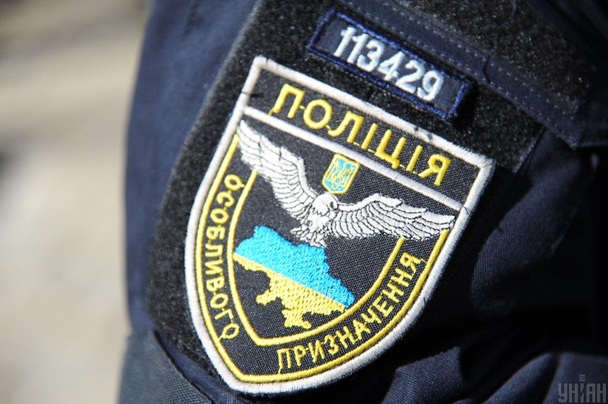 Місцевих попередили про небезпеку боєприпасів \ фото УНІАН Місцевих попередили про небезпеку боєприпасів \ фото УНІАН