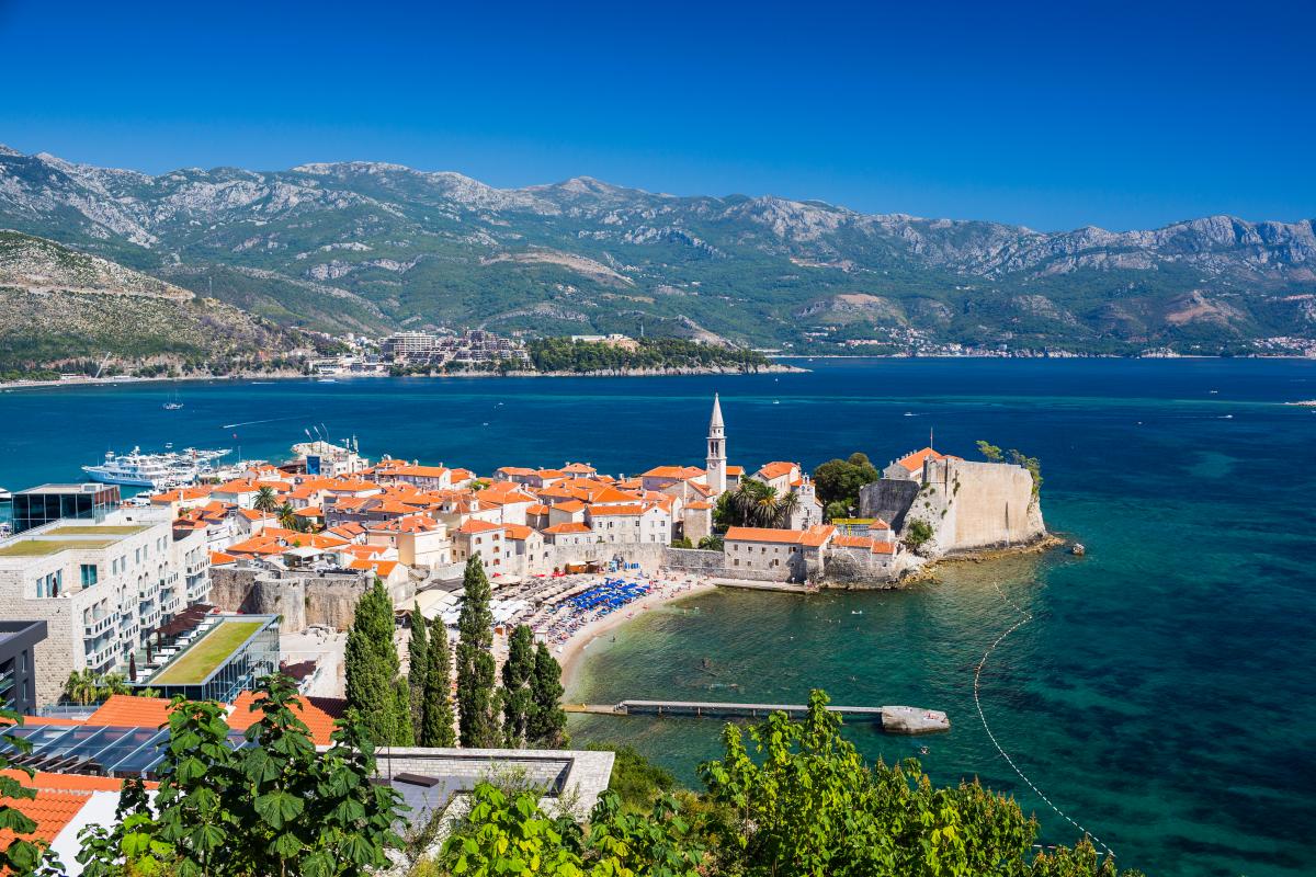 Чорногорія скоротила термін дії COVID-сертифікатів для туристів / фото ua.depositphotos.com