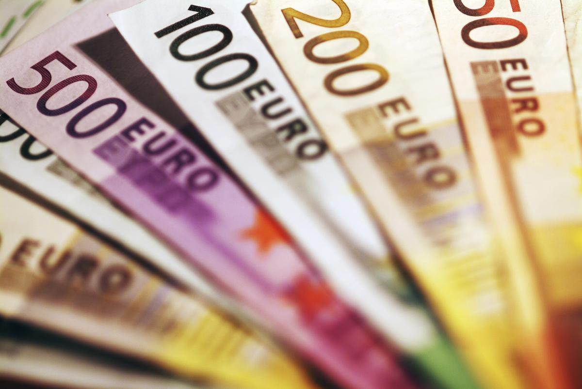 Европейский центральный банк хочет, чтобы банкноты евро стали ближе для европейцев всех возрастов и происхождений / фото ua.depositphotos.com