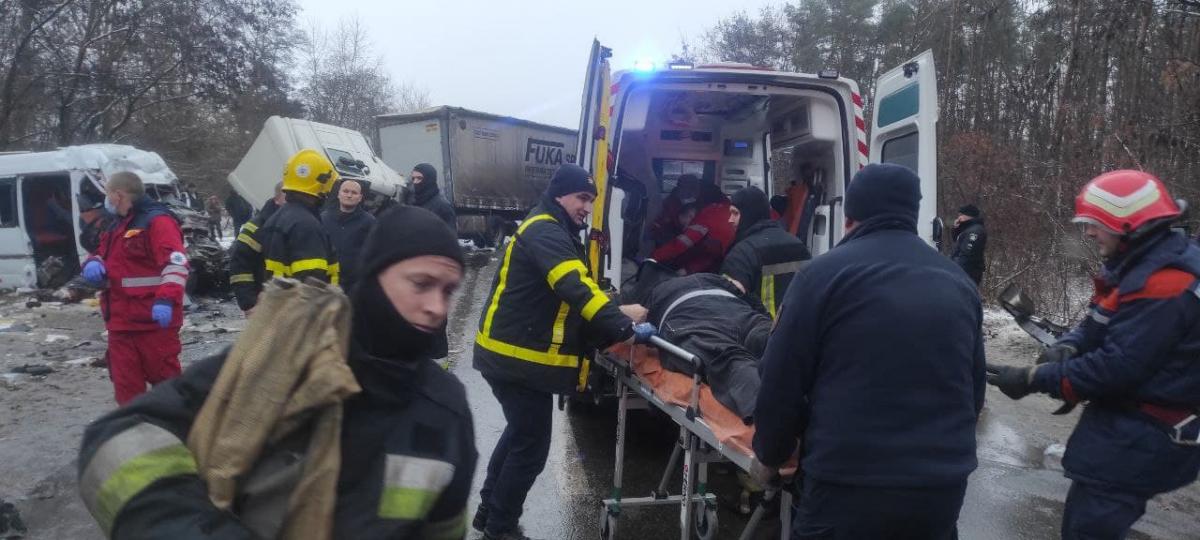 В жутком ДТП под Черниговом погибли 13 человек / фото ГСЧС