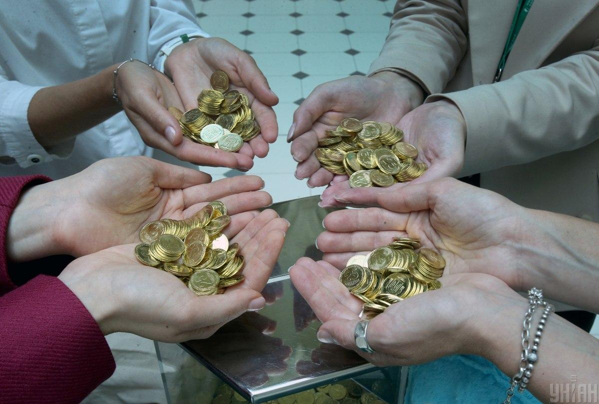 Уникальная монета весит 31 грамм / фото - УНИАН, Синица Александр