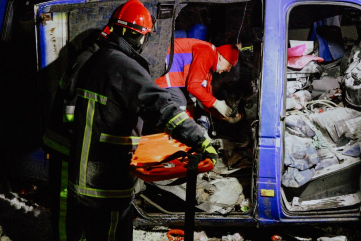 В Тернопольской области в аварию попал рейсовый автобус, пострадали 10 человек / фото dsns.gov.ua