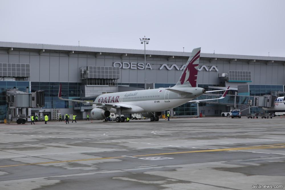 Если лоукостеры размещают в самолетах 180 мест, то в салоне Qatar Airways установлены только 132 места / Фото Avianews Если лоукостеры размещают в самолетах 180 мест, то в салоне Qatar Airways установлены только 132 места / Фото Avianews