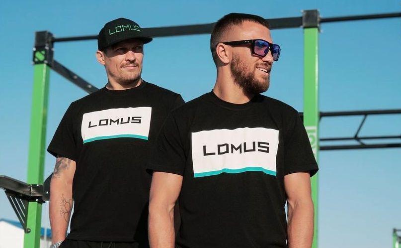 Александр Усик и Василий Ломаченко / фото instagram.com/lomus_shop