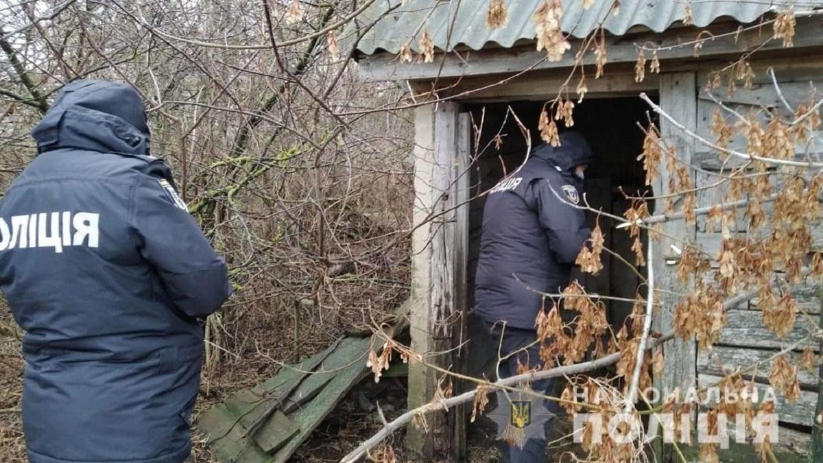 Підозрюваного знайшли в одному з сараїв у селі Кладьківка / фото facebook.com/policechernigivshchini