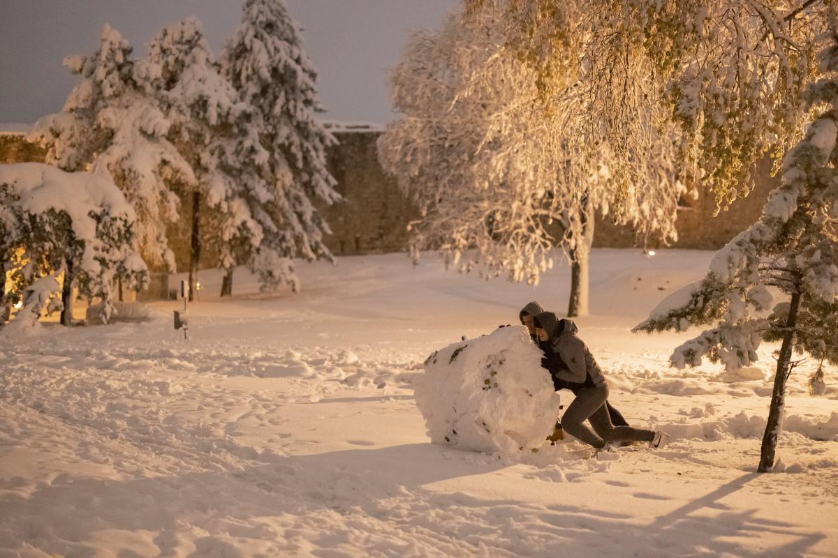 Рясні снігопади обрушилися на Сербію / фото REUTERS Рясні снігопади обрушилися на Сербію / фото REUTERS