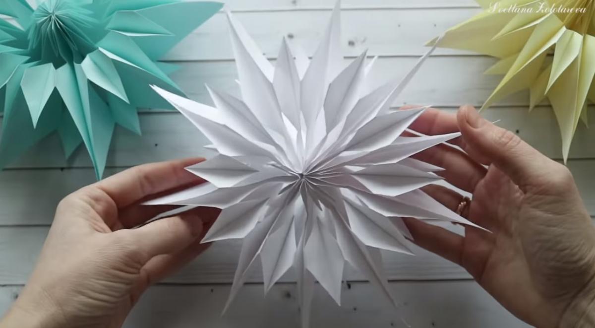 Как сделать 3d снежинку / Скриншот YouTube/Svetlana Zolotareva Как сделать 3d снежинку / Скриншот YouTube/Svetlana Zolotareva