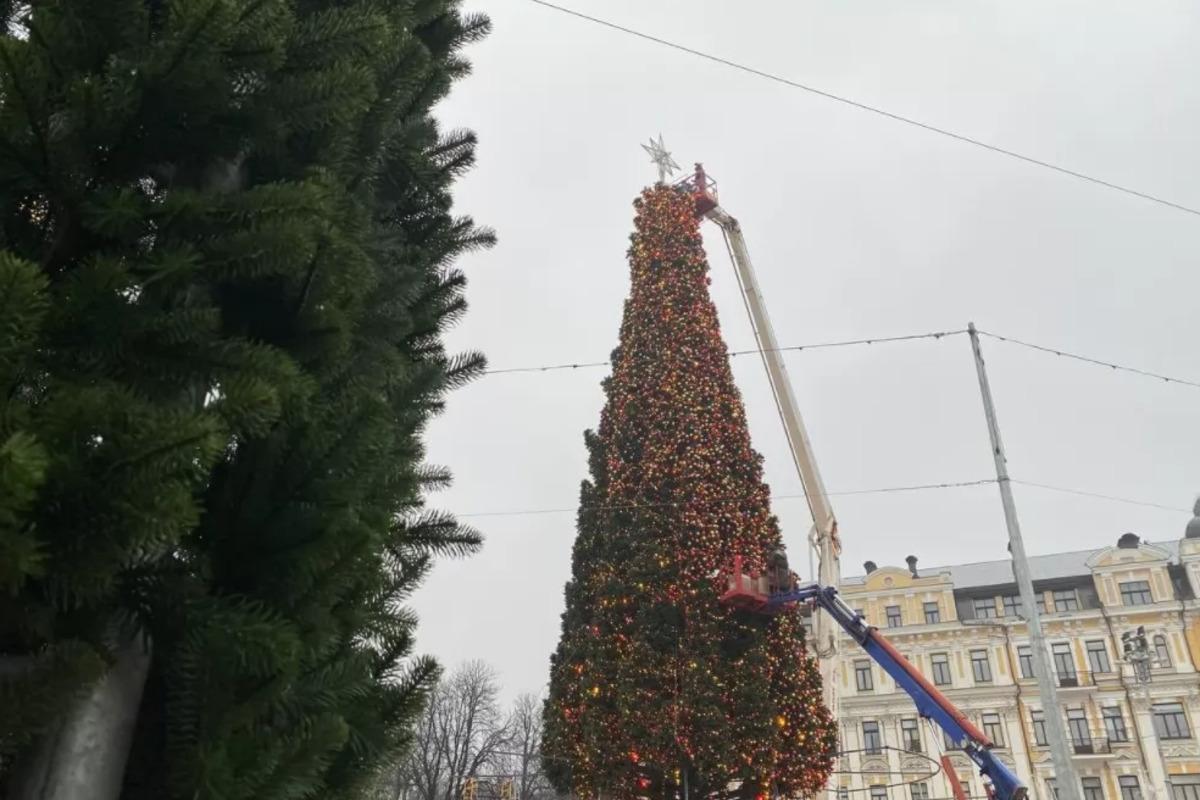 Незабаром запалять головну ялинку країни / фото Інформатор Незабаром запалять головну ялинку країни / фото Інформатор