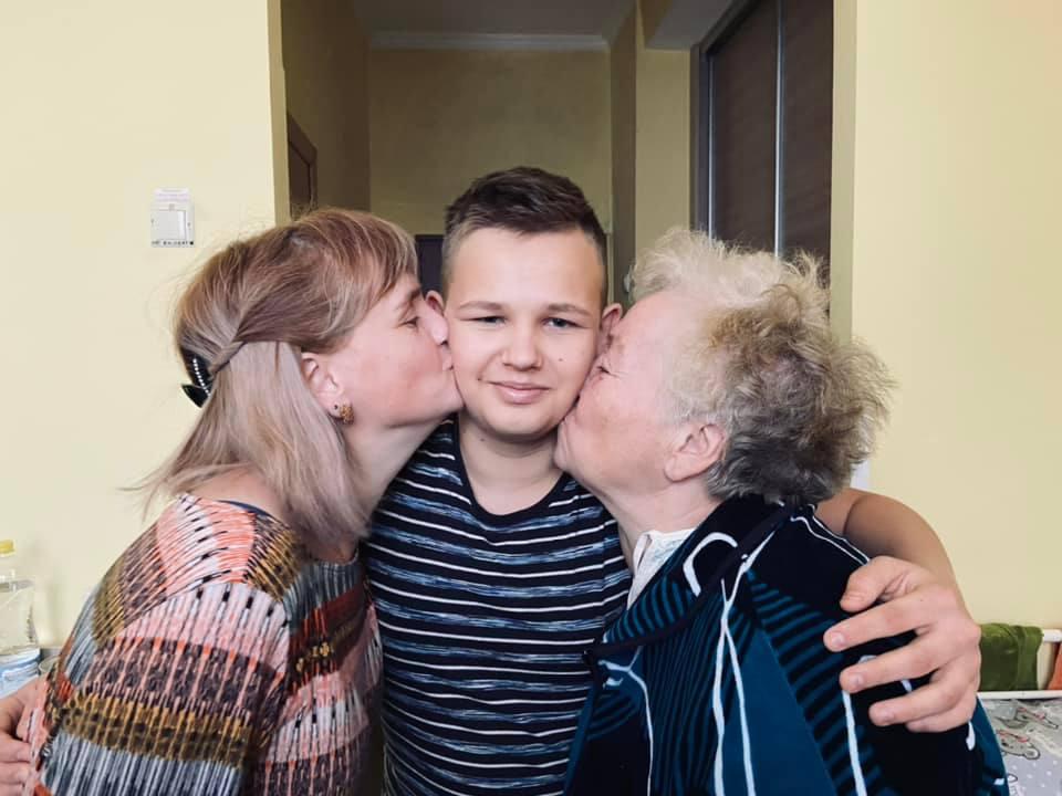 Мальчик и бабушка чувствуют себя хорошо / фото facebook.com/Oleg Samchuk