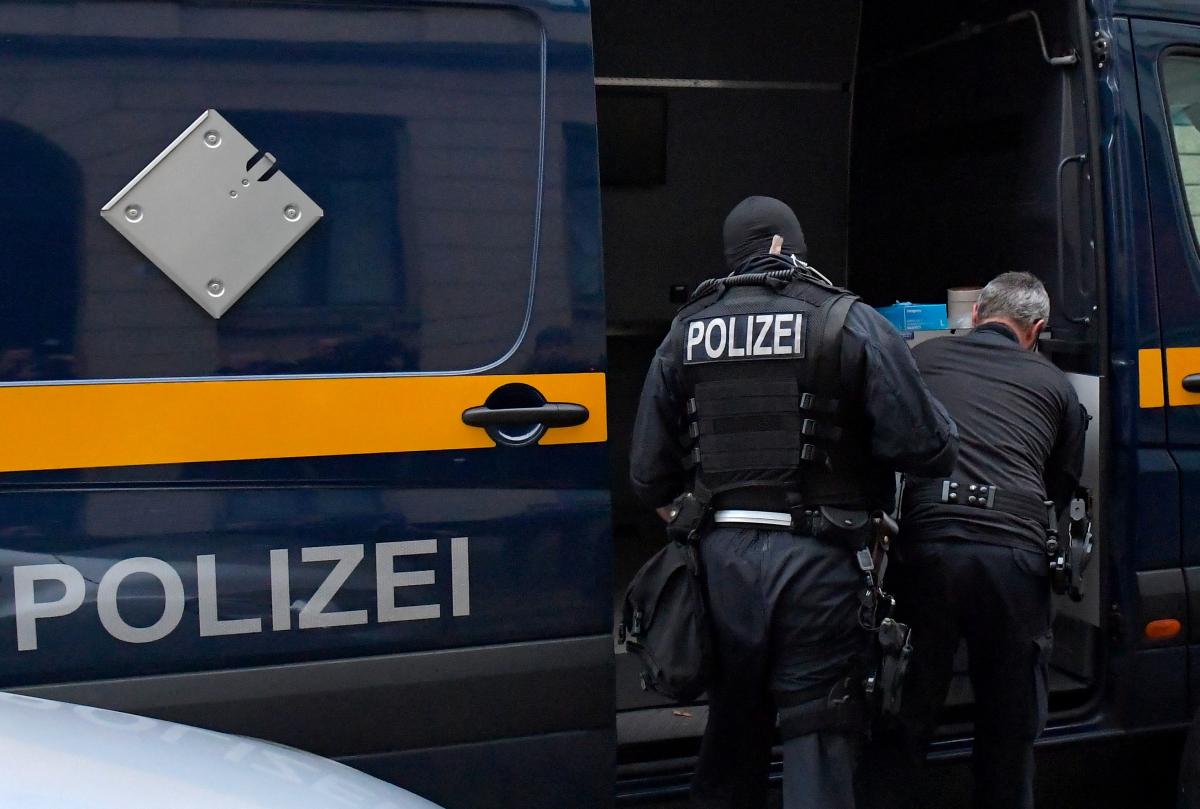В Германии полиция пришла с обысками к антивакцинаторам из-за "подготовки" убийства /фото REUTERS