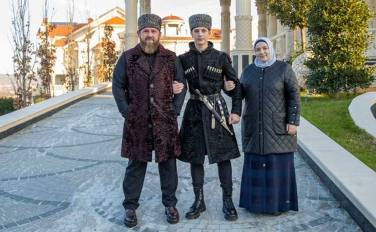 Сына Кадырова посвятили в мужчины / фото vk.com/ramzan