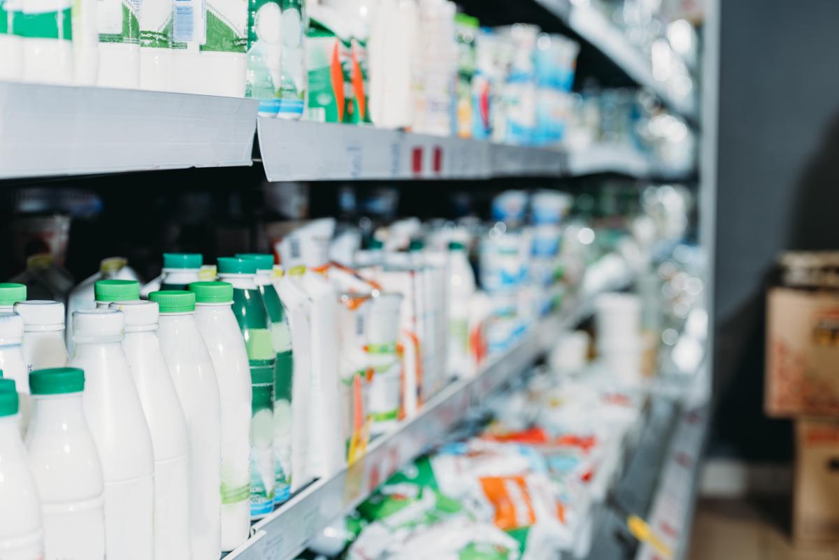 Українську молочку за зниженими цінами на полицях супермаркетів ми не скоро побачимо / фото ua.depositphotos.com