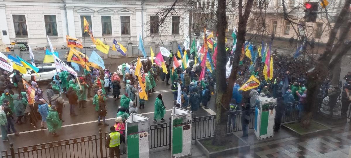 Між протестувальниками та поліцією сталися сутички / фото УНІАН / Надя Пришляк Між протестувальниками та поліцією сталися сутички / фото УНІАН / Надя Пришляк