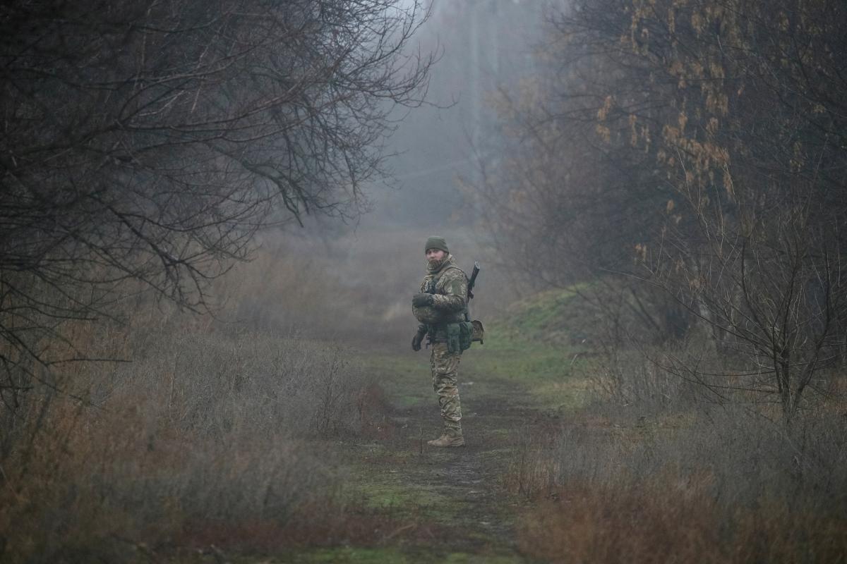 Бойцы ВСУ перемирия с врагом воспринимают скептически / фото REUTERS
