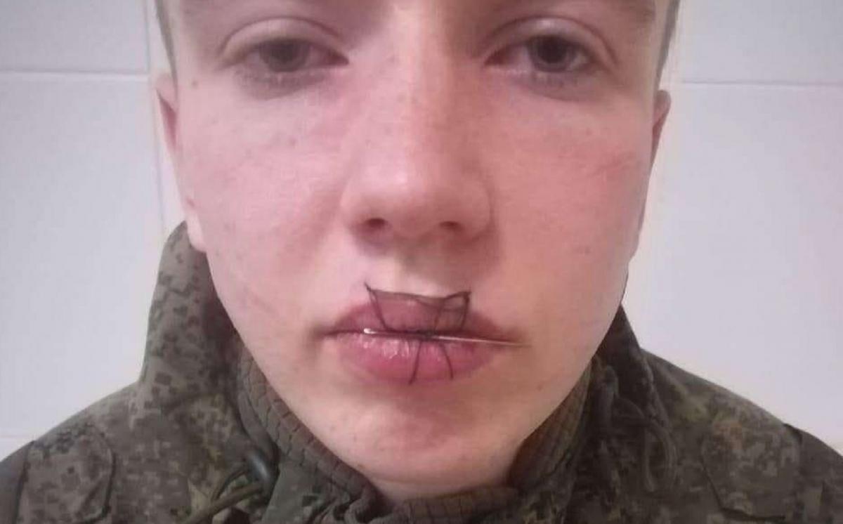 На странного солдата обратил внимание дежурный части / t.me/pdmnews На странного солдата обратил внимание дежурный части / t.me/pdmnews