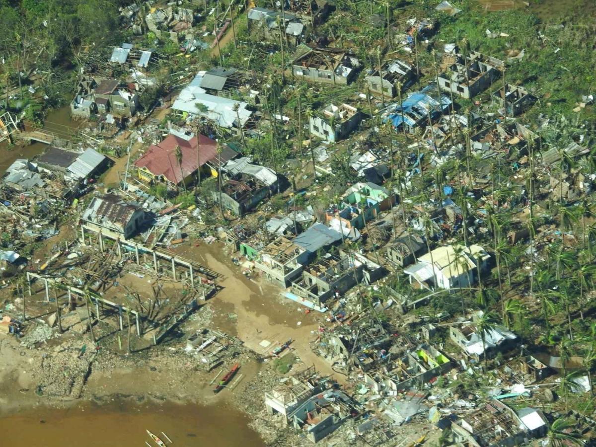 18 декабря циклон продолжил путь в направлении Вьетнама \ фото REUTER