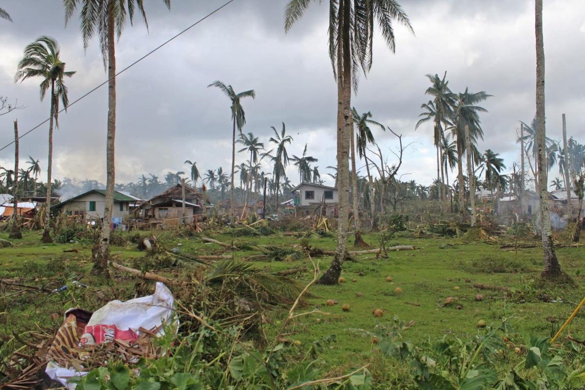 Филиппины пострадали от мощного тайфуна / фото REUTERS