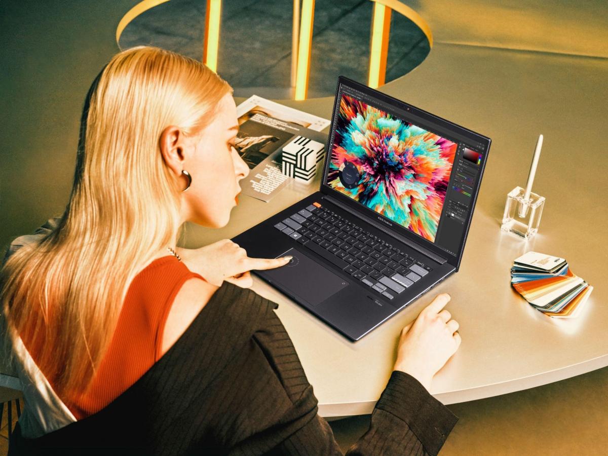 Родзинка ноутбука Vivobook Pro OLED - неймовірний OLED-дисплей формату 4K / фото asus.com Родзинка ноутбука Vivobook Pro OLED - неймовірний OLED-дисплей формату 4K / фото asus.com