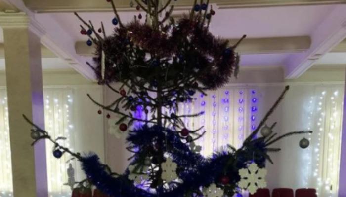 Новогоднюю елку Минюста высмеяли в соцсети / фото facebook.com/Сергій Старенький