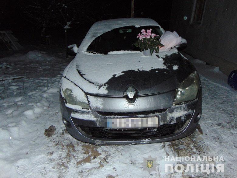 Злоумышленник оставил букет цветов для бывшей / фото facebook.com/UA.KyivPolice Злоумышленник оставил букет цветов для бывшей / фото facebook.com/UA.KyivPolice