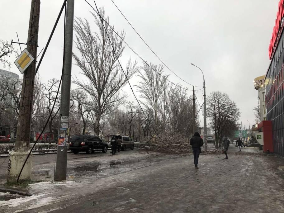 Дороги Николаева сковало льдом / фото niknews.mk.ua Дороги Николаева сковало льдом / фото niknews.mk.ua