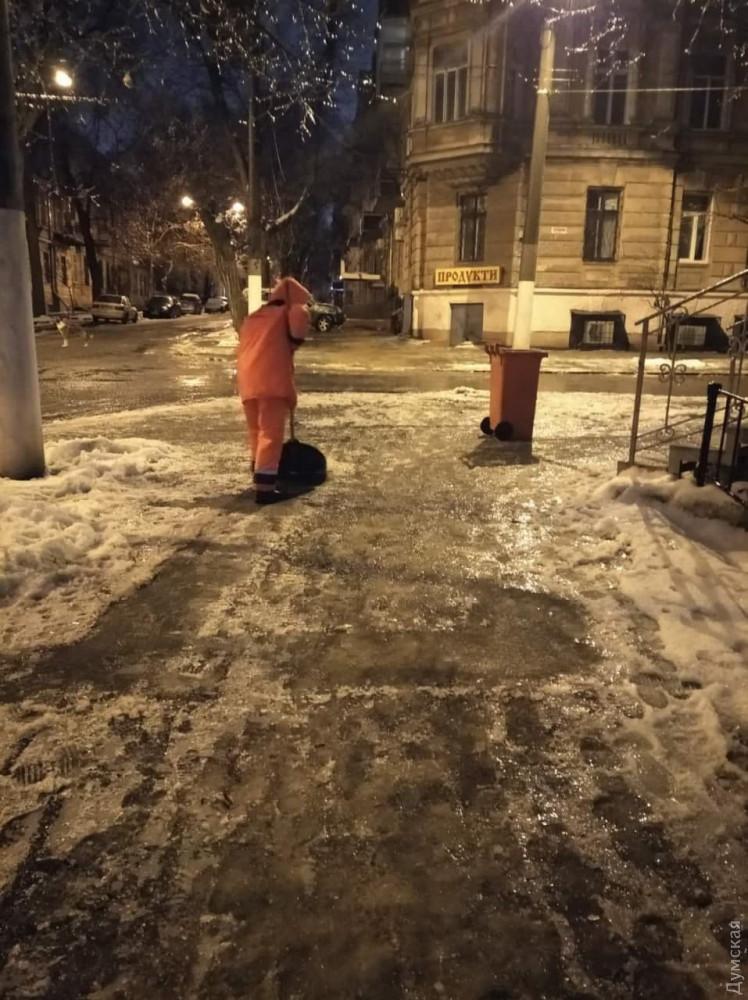Улицы одессы сковало льдом / фото Думская Улицы одессы сковало льдом / фото Думская