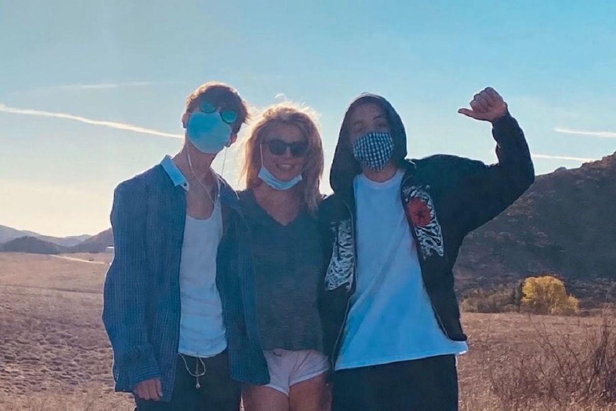 Спирс с сыновьями / фото instagram.com/britneyspears Спирс с сыновьями / фото instagram.com/britneyspears