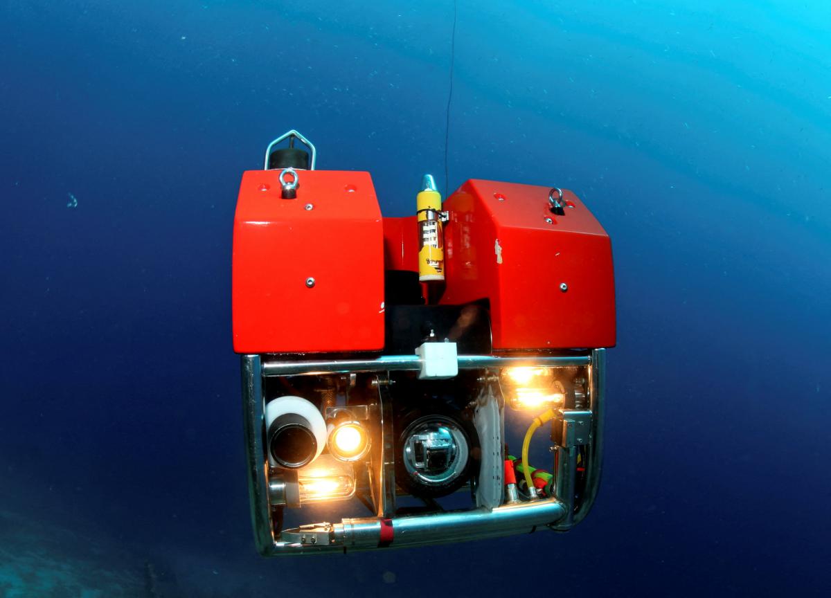 В своей работе дайверы использовали подводный аппарат с дистанционным управлением \ фото REUTERS