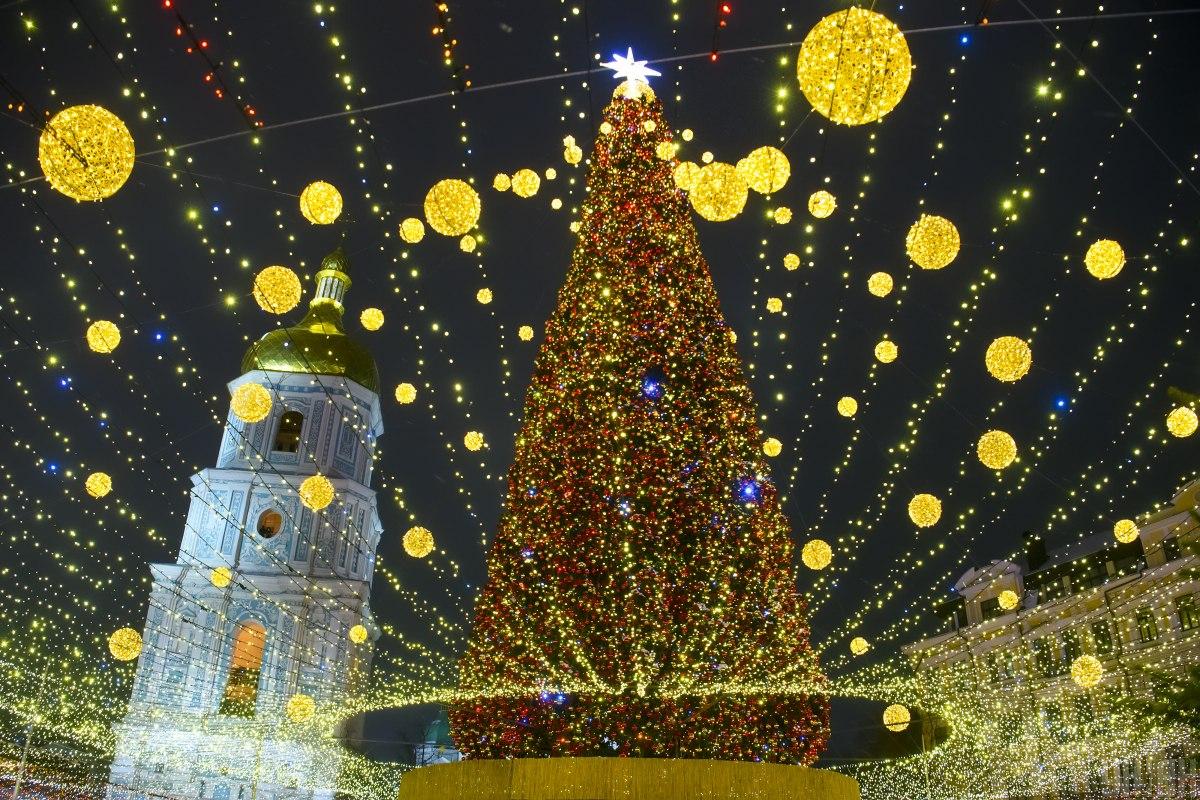 Киевская новогодняя елка вошла в список красивейших в Европе / фото УНИАН