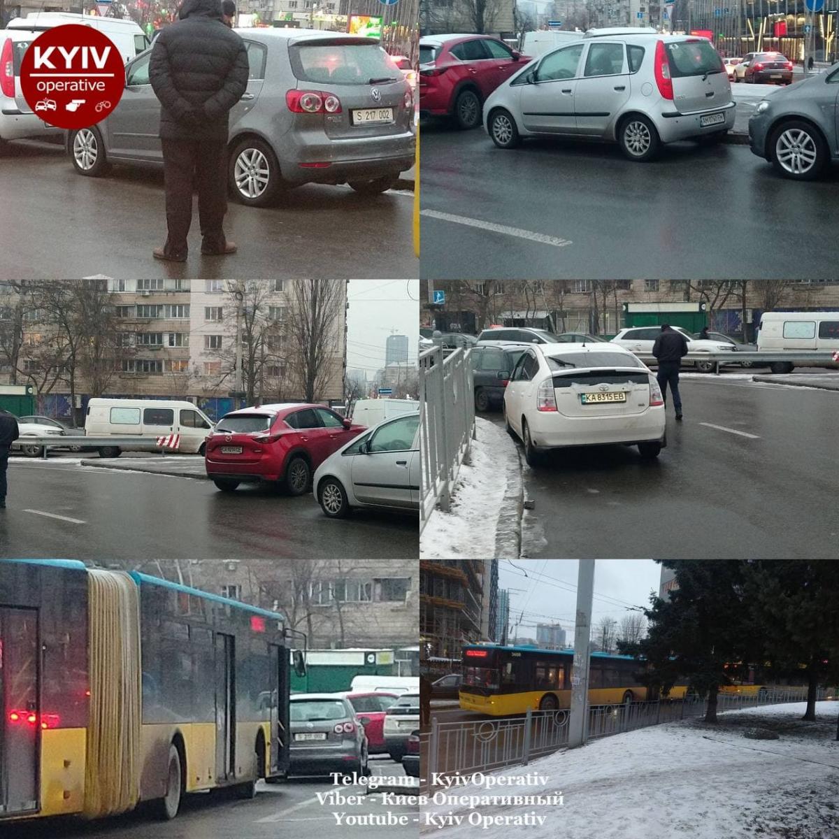Транспортный коллапс возле киевского ТРЦ 30 декабря / фото: "Киев Оперативный"