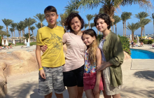 "Впервые за 10 лет": ведущая 1+1 Маричка Падалко в купальнике показалась с мужем в обнимку