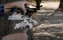 Американські інженери створили літаючого робота "на курячих ніжках" (відео)