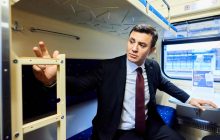"Ревизор 2.0": Тищенко пришел "инспектировать" новые вагоны и развеселил сеть (фото)