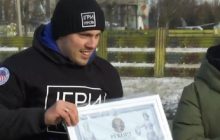 Український військовий, який втратив ногу на Донбасі, встановив рекорд України (відео)