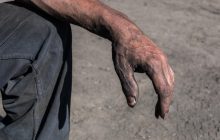 Украинские шахтеры продолжают добывать уголь за 40 км до линии фронта: The Irish Times