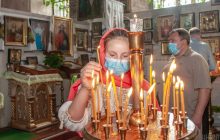 В ПЦУ опровергли миф о запрете женщинам во время месячных заходить в церковь