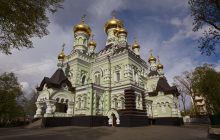 Молитва за 25 тысяч долларов: на Киевщине "монахиня" дважды выманила у знакомой деньги для церковного обряда