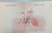 До України не пустили узбецького "фермера" в одязі з триколором і російським "орлом"