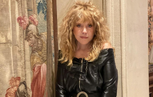 Алла Пугачова в ультракороткій сукні запалила на дні народженні подруги (відео)