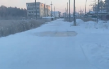 У Росії ями на дорогах почали "ремонтувати" водою (відео)