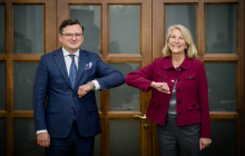 Кулеба обговорить з помічницею держсекретаря США результати її візиту до Москви