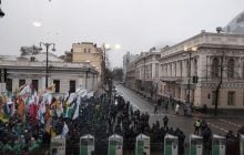 В Киеве протестующие перекрыли движение по улице Грушевского возле ВР (фото, видео)