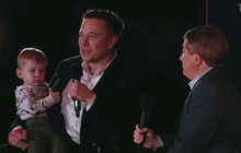 "Человек года" Илон Маск умилил появлением с маленьким сыном на церемонии (видео)