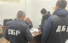 В Харьковской области полицейский продавал наркотики прямо в помещении суда (фото)