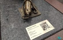 В центре Днепра открыли памятник микропылесосу: забавную инсталляцию уже оценили в сети (фото)